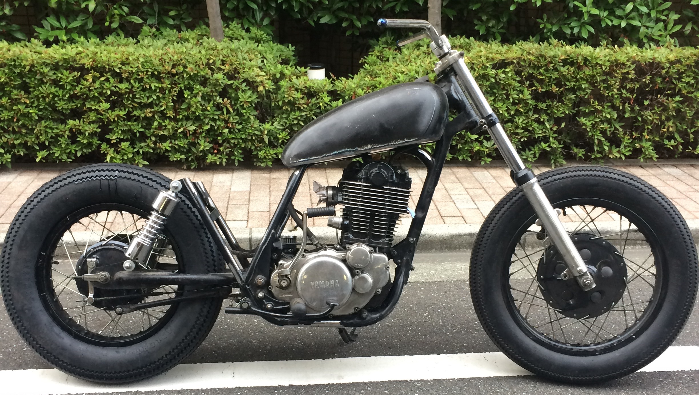 室内で保管しておりますsr400 純正タンク　ナロータンク